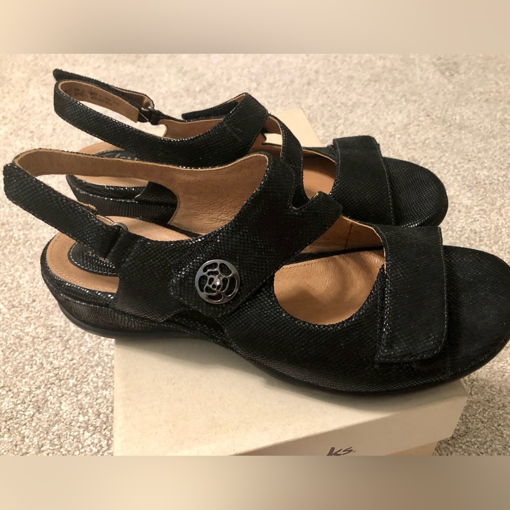 NEW Clark’s Women’s Tiffani Aldora Wedge Sandal